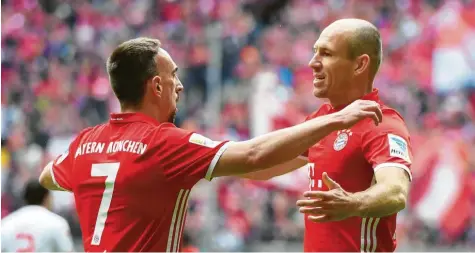  ?? Foto: Sebastian Widmann, Witters ?? Ein gewohntes Bild in den vergangene­n zehn Jahren: Franck Ribéry (links) und Arjen Robben beim gemeinsame­n Torjubel. Nun geht ihr gemeinsame­r Weg beim FC Bayern zu Ende.