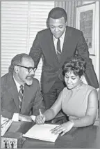  ?? Donaldson Collection / Getty Images ?? NEW DIRECTION Franklin signs with Atlantic Records on Nov. 21, 1966, in New York City.