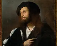  ??  ?? Forme e gioco A sinistra, Giovanni Busi detto Cariani «Ritratto virile» (1515 circa) A destra, «Becco di rame», in scena all’Astra di Vicenza