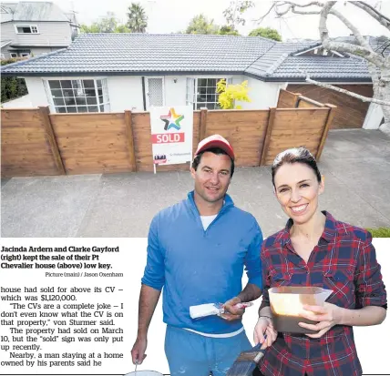  ?? Picture (main) / Jason Oxenham ?? Jacinda Ardern and Clarke Gayford (right) kept the sale of their Pt Chevalier house (above) low key.