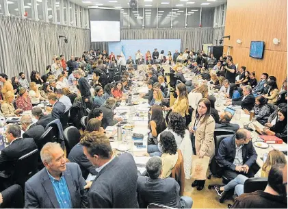  ?? FEDERICO LÓPEZ CLARO ?? Plenario de comisiones. Diputados de los diferentes bloques tratan el paquete fiscal.