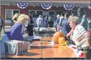  ?? RACHEL RAVINA - MEDIANEWS GROUP ?? Jill Biden speaks to a voter Thursday afternoon as she hands out informatio­n packets at an event in Jenkintown.