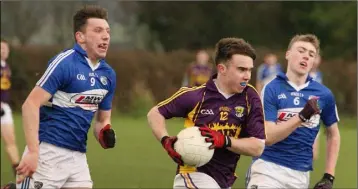  ??  ?? Dean Doyle of Wexford is pursued by Laois duo John Rodgers and Seán O’Flynn.