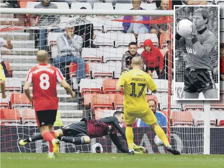  ??  ?? Sunderland goalkeeper Jon McLaughlin saves a penalty from Fleetwood Town’s Paddy Madden. Inset: Tony Norman.