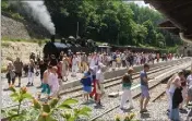  ?? (DR) ?? Beaucoup de visiteurs dans le haut-pays, à bord du train à vapeur Puget-Théniers – Annot via Entrevaux.