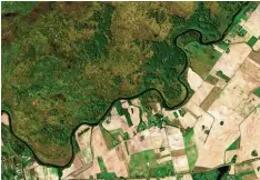  ?? Foto: eoVision 2017/European Space Imaging 2017 ?? Die Sˇesˇupe˙ bildet im Osten Kalinin grads den Grenz fluss zwischen Li tauen und der rus sischen Exklave. Im Satelliten­bild erkennt man: in tensive Landwirt schaft auf li tauischer Seite, Wald und Wiese im früheren mili tärischen Sperrge biet auf...