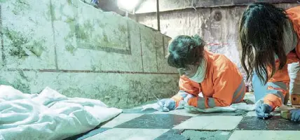  ??  ?? La scoperta Durante gli scavi per la stazione della metro C a San Giovanni è stata rinvenuta a 12 metri di profondità una caserma che risale all’epoca di Traiano e Adriano