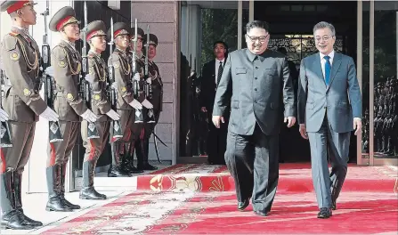  ?? SOUTH KOREAN PRESIDENTI­AL BLUE HOUSE GETTY IMAGES ?? North Korean leader Kim Jong Un, left, and South Korean President Moon Jae-in walk together smiling during their surprise meeting Saturday.