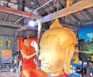  ?? CHHORN RAVUTH FB ?? A seven-headed naga statue and monumental Buddha, which were sculpted by venerable Chhorn Ravuth in Kampong Cham province.