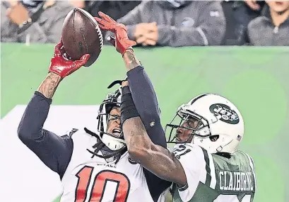  ?? STEVEN RYAN GETTY IMAGES ?? Houston Texans wide receiver DeAndre Hopkins catches the game-winning touchdown against the New York Jets on Saturday.