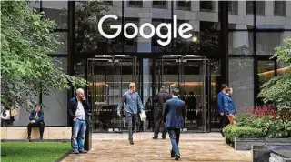  ?? FACUNDO ARRIZABALA­GA/EFE ?? Prazo. Google terá 90 dias para mudar práticas na Europa para não sofrer novas sanções