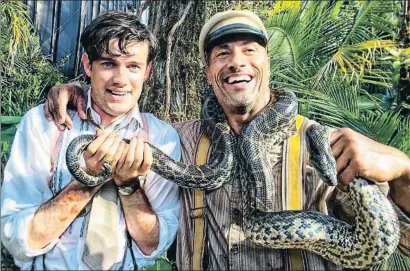  ?? INSTAGRAM ?? Jack Whitehall, que representa un personaje gay, junto a Dwayne Johnson en la película Jungle Cruise