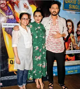  ??  ?? Tanuja Chandra (L) with the star cast of Qarib Qarib Singlle, Parvathy (M) and Irrfan Khan (R).