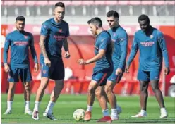  ??  ?? El Sevilla se entrena de cara al encuentro ante el Villarreal.