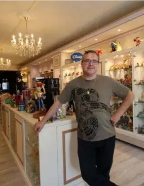  ?? FOTO FILIP SPOELDERS ?? Tom Van Gool in zijn Disneywink­el.