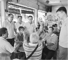  ??  ?? Tiang (standing, third left), Lau (right) and others listen to members of the public.