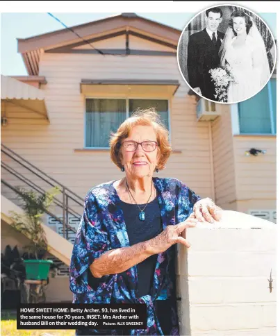  ?? Picture: ALIX SWEENEY ?? HOME SWEET HOME: Betty Archer, 93, has lived in the same house for 70 years. INSET: Mrs Archer with husband Bill on their wedding day.