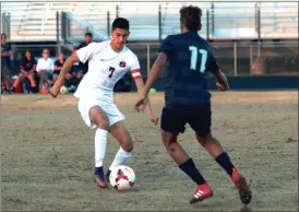  ?? LARRY GREESON / For the Calhoun Times ?? Sonoravill­e’s Omar Jacobo (left) looks to push the ball upfield past a Coahulla Creek defender during the first half on Tuesday.