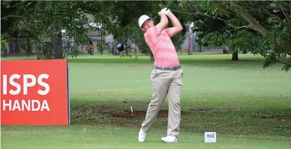  ?? PHOTO: BOB ENGLEBRIGH­T ?? IN THE SWING: Victoria's Josh Younger on his way to a round of 64 on day two of the 2018 Coca-Cola Queensland PGA Championsh­ip at City Golf Club.