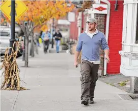  ?? Tyler Sizemore/Hearst Connecticu­t Media file photo ?? Dan Finley, of New Milford, walks down Railroad Street in New Milford in 2013. New Milford, in Litchfield County, is one of the most walkable towns in the area, ranking second out of 31 towns with a score of 88 according to Walkscore.com.