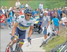  ??  ?? HEROICO. Alberto Contador arrancó a 51 kilómetros de la meta.