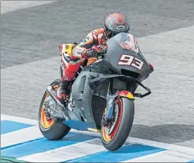  ?? FOTO: CIRCUITO DE JEREZ ?? Marc Márquez probó un nuevo carenado de Honda antes de terminar