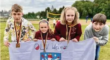  ?? THOMAS SCHAARSCHM­IDT ?? Moritz Kuntze, Lotte Hölzer und Henriette Eckart (von links) holten sich Medaillen, Anton Kattwinkel (rechts) schrammte auf Rang vier nur haarscharf vorbei.