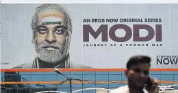  ?? ?? Ein Serienplak­at in Mumbai: In einigen BollywoodP­roduktione­n wird der Regierungs­chef als Held gefeiert