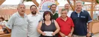  ?? Bild: Wasserwach­t/oH ?? Das Volksfest Schafkopft­urnier im letztem Jahr gewann Edith Schmich aus Vohburg mit 92 Punkten und mehr gespielten Solis vor Peter Kaube aus Rennertsho­fen (ebenfalls 92 Punkte) und Winfried Prummer aus Burgheim mit 87 Punkten. Auf dem Bild von links...