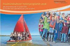  ?? FOTO: STADT FN ?? Das neue Programm liegt im Rathaus und auch in Schulen und Kindergärt­en aus.