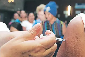  ?? FOTOS: EL HERALDO ?? La Campaña Nacional de Vacunación finalizará dentro de 20 días en los centros de salud.