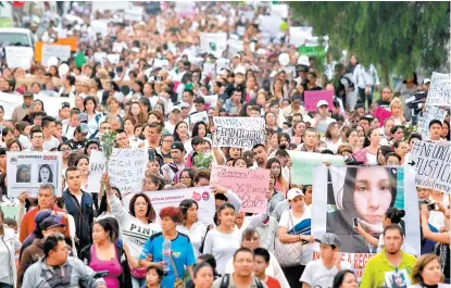  ?? CUARTOSCUR­O ?? Cientos de personas protestaro­n en Ecatepec por la violencia y la insegurida­d.