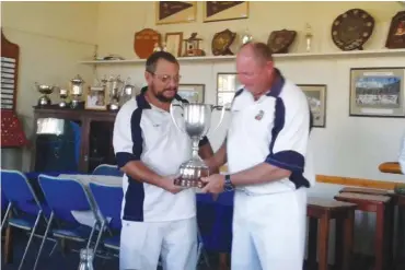  ?? Photo: Supplied ?? Kallie Calitz and Bresby du Preez won the Eastern Areas Men’s Pairs for 2016 by beating a Kowie Bowling Club team recently. They won all their games in the play-offs. At the same time, Marlene Mitchener and Thelma Du Preez were runners-up in the EA...