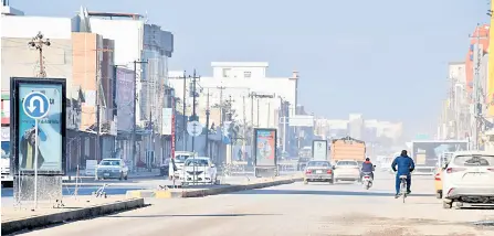  ?? ?? Cars drive on a street in the city of Samarra.