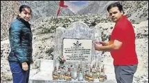  ?? HT PHOTO ?? The memorial has become a hit among tourists who offer waterfille­d bottles here as a mark of tribute.