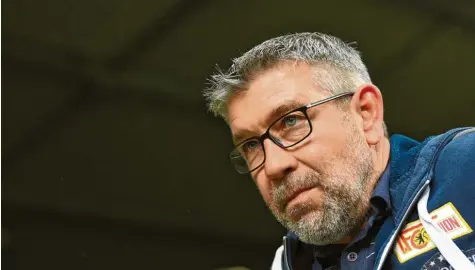  ?? Foto: Tim Groothuis, Witters ?? Urs Fischer ist mit dem FC Basel bereits zweimal Schweizer Meister und einmal Schweizer Pokalsiege­r geworden. Setzt er sich mit Union Berlin gegen den VfB Stuttgart in der Relegation durch, würde das den ersten Aufstieg seiner Trainerkar­riere für den 53-Jährigen bedeuten.