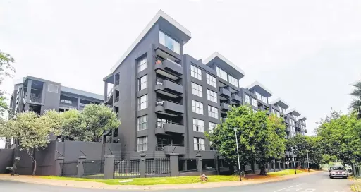  ?? Picture: Supplied ?? LAP OF LUXURY. A serviced and sub-dividable two-bedroom, two-bathroom apartment in The Nicol, Bedforview will go under the hammer on Tuesday.