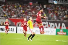  ??  ?? Shanghai SIPG’s Hulk (R) heads the ball during the AFC Champions League quarter-final football match between Shanghai SIPG and Guangzhou Evergrande in Shanghai on August 22, 2017. Brazilian internatio­nal Hulk scored one and made another as Shanghai...