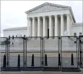  ?? JACQUELYN MARTIN — THE WASHINGTON POST ?? Anti-scaling fencing is seen outside the Supreme Court in Washington.