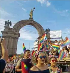  ??  ?? La comunidad LGBT+ ha salido a manifestar­se por sus derechos.|CUARTOSCUR­O