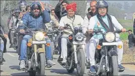  ?? MANOJ DHAKA/HT ?? Haryana chief minister Manohar Lal Khattar riding a motorcycle in Jind on Wednesday.