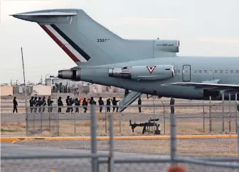  ??  ?? oPeRAtIvo en el aeropuerto juarense