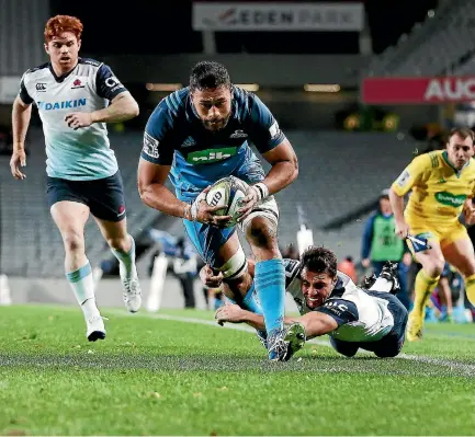  ?? PHOTOSPORT ?? Blues lock Patrick Tuipolotu charges over for a try against the Waratahs on Friday night.