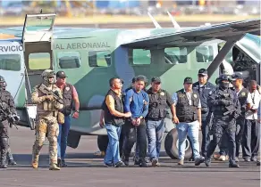  ?? Erick Marciscano I La Estrella de Panamá ?? El criminal fue trasladado en una aeronave del Senan, de Chiriquí a la capital