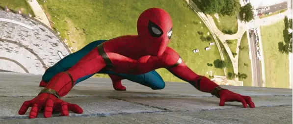  ?? Foto: Sony Pictures ?? Peter Parker, alias Spider Man, muss seine Fähigkeite­n auch trainieren – wer kann schon einfach so an Wänden hochklette­rn?