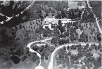  ?? CHATTANOOG­A PUBLIC LIBRARY ?? The 34,000 square-foot Lyndhurst mansion, sprawled across 30 acres in Riverview, was home to the John T. Lupton family.