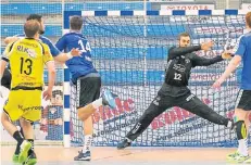  ?? FOTO: H. ZAUNBRECHE­R ?? Hielt für den TSV Bayer Dormagen wenigstens einen Punkt fest: der nach einer Viertelstu­nde zwischen die Pfosten gerückte Fredrik Genz.