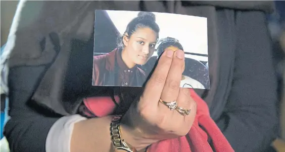  ?? AFP ?? Recuerdo. Shamima Begum en una foto de febrero de 2015, poco antes de abandonar Londres. Su familia la buscaba, sin sospechar su destino.