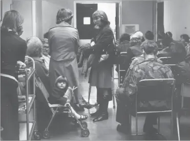  ?? ?? Patients and families inside West Kent Hospital in 1977