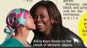  ??  ?? Alicia Keys kisses on the cheek of Michelle Obama